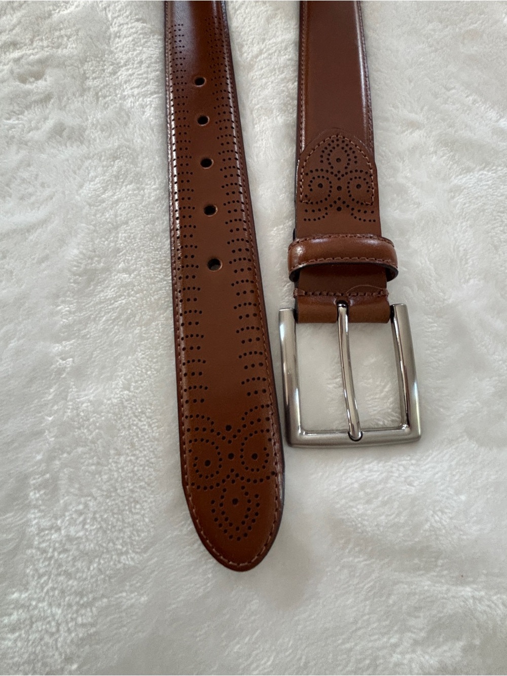 JoS A BANK Feather edged laser, detail, leather belt